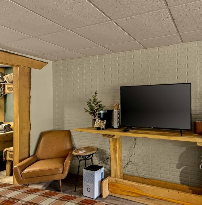 Stonegate Lodge King Bed, Wifi, 50In Roku Tv, Salt Water Pool Room #108 Eureka Springs Exterior photo